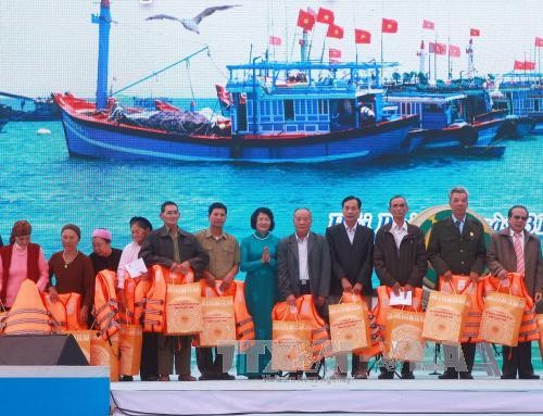 Phó Chủ tịch nước Đặng Thị Ngọc Thịnh dự Lễ hội ra khơi, bám biển năm 2017 - ảnh 2